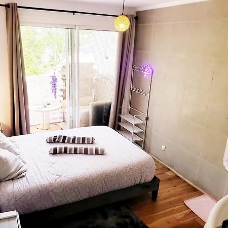 Suite From 1 To 6 - Bathtubs In Rooms - Air Conditioned Residential Appartement - Self-Arrival - Wifi - Netflix Disney - Kitchen - Laundry - Parking Awinion Zewnętrze zdjęcie
